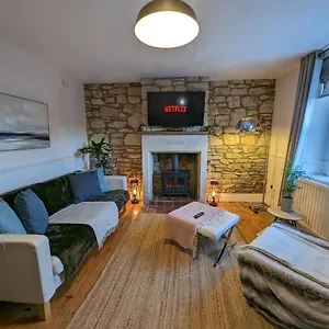 https://rush-hill-cottage-with-parking-for-2-cars.tophotelsbath.com