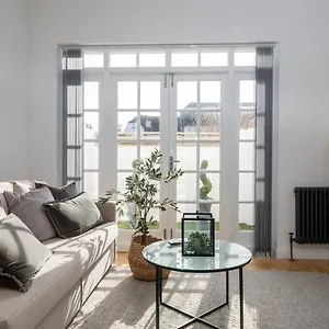 https://host-stay-olde-place-cottage.brighton-hotels-england.com